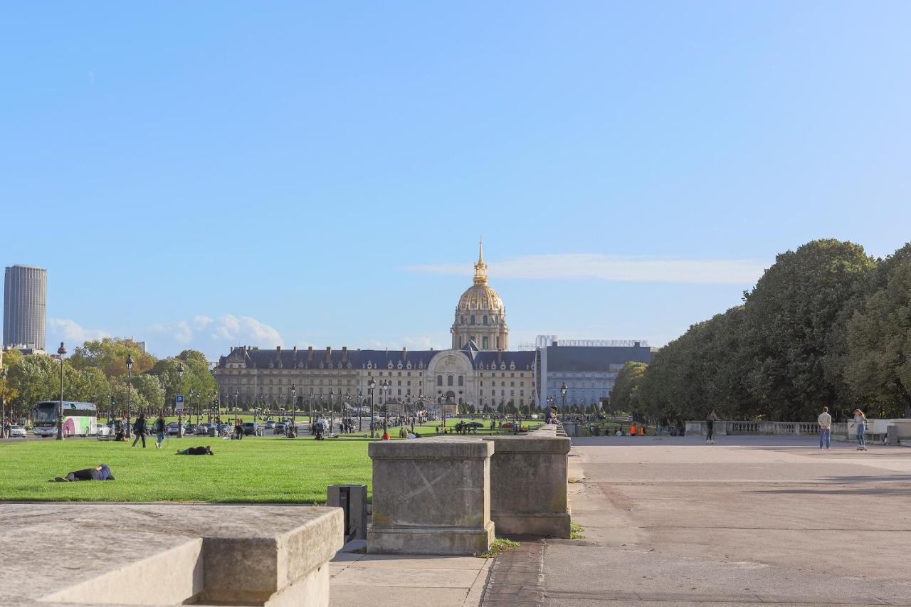Eiffel Tower Royal Apartment Paris Exterior photo